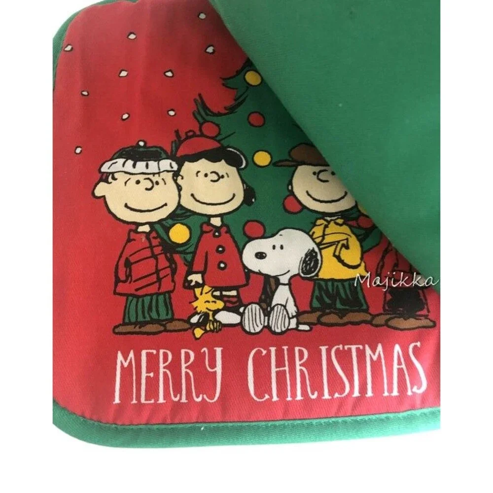 Peanuts Snoopy Christmas Oven Mitt and Potholder Kitchen Neoprene Lined 2 Piece